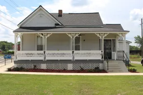 The Roberts Home ”Night in the Museum” Hotel - Image 4