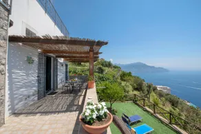 Big villa with stunning sea view and huge garden - Image 2