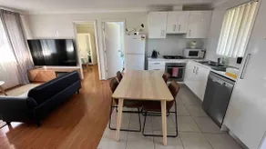 Good Value Sydney House for up to five People。 - Image 2