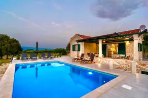 Ferienhaus mit Grill, Garten und privatem Pool - Image 2