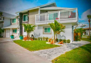Spacious 4BR Beach House with Stunning Ocean Views - Image 5