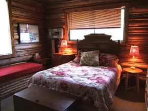 Ocean front log cabin on the Bay of Fundy - Image 5