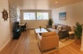 ALKI BEACH Getaway - Entire Apt -Across From Beach - Image 3
