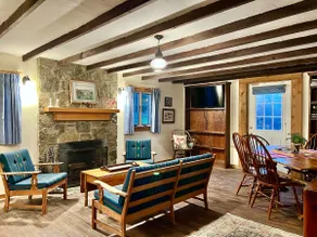 Carriage House & Loft in Manchester Village - Image 1