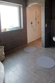 cozy Room with big Bathroom - Image 5