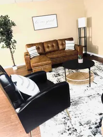 UPTOWN Stay Lovely 3 bedroom 1 bath until. - Image 3