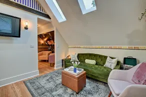 Romantic Light Filled Loft Hot Tub Downtown Indy! - Image 5