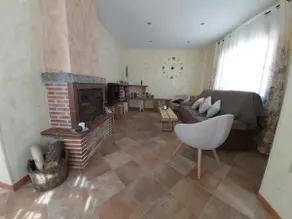 A warm and cozy house, ideal to enjoy. - Image 3