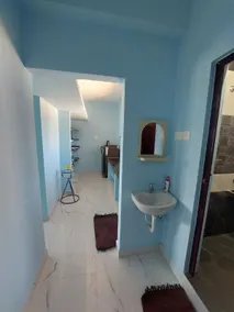 The Vacationist - Image 5
