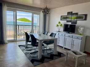SPACIOUS APARTMENT WITH LARGE BALCONY FACING THE SEA - Image 2