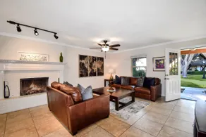Modern, Elegant, Westside Townhome - Image 2