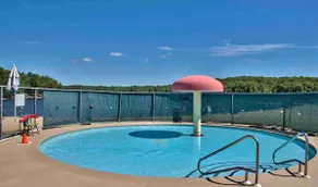 Lakes and resort amenities @ Treetop Chalet - Image 5