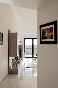 Unique view contemporary T4 apartment - Image 2