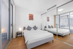 2BR Apt View+Pool+Gym+Free 2 Parking+WIFI+Netflix - Image 3