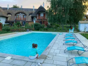 Emese apartment - View and pool - Image 2