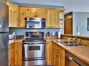Beautiful 4 bedroom townhouse close to the Village - Image 5