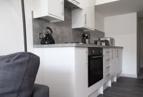 Stunning 2 bed apartment with sea views, Penzance - Image 5