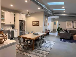 Steps from Beach, Cliff Walk, Minutes to Downtown! - Image 5