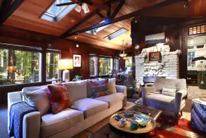 SPRiNGHiLL Escape to Redwoods Hot Tub Near Wine - Image 4