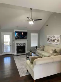 Cozy 3 bedroom Home - Great Area! - Image 2