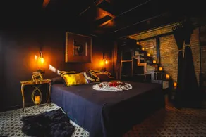 Romantic Cathedral SemiLoft + Community Rooftop! - Image 5