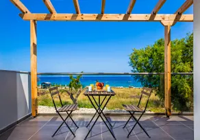 Villa con terrazza, griglia e giardino | Vista sulla città - Image 2