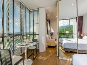 Deluxe Bedroom - Image 3