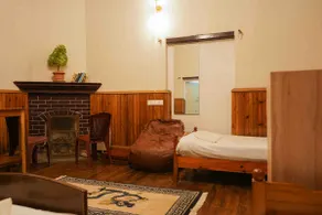 Vintage Studio w/ Fireplace in Darjeeling - Image 2