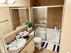 Spacious Private Basement Close to Airport & Shops - Image 5