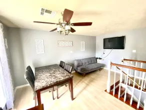 Cozy Duplex Close to Hobby, Lagoon, NASA, Beaches! - Image 3