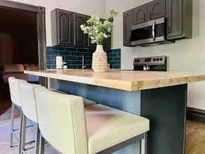 Suite Home Indiana #1 |KING 1BD/1BA Stylish Apt - Image 4
