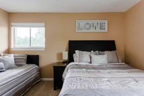 Modern 2BR, w/King Bed, 5min to everything-SAFE - Image 3