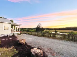 Tiny Home with Big Views - Image 4