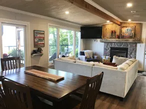 Muskoka Majesty The Sugarbush Cottage - Image 3