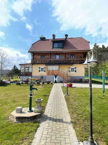 Quaint farmhouse overlooking Graz - Image 3