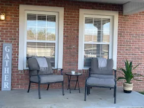 *POPS PLACE* 2bed/2bath en-suites Garage - Image 2