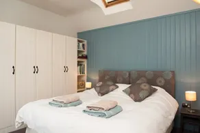 Et luksuriøst selvforplejning tilbagetog til to, komplet med indendørs pool og hot tub. - Image 4