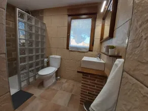 A warm and cozy house, ideal to enjoy. - Image 2