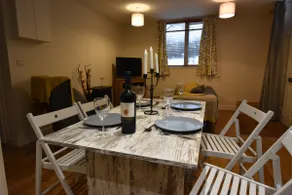 Recently renovated 2 bedroom annexe with open plan living room and kitchen. - Image 2
