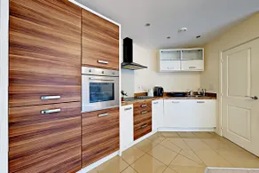 Blue Sky Apartment - Image 2