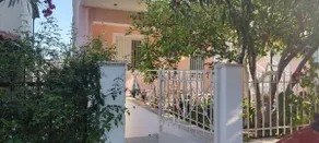 Beachfront apartment with courtyard in Mavrovouni - Image 3