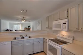 Beautiful, Light & Airy - vacation condo w/ pool. - Image 3
