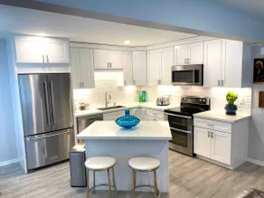 The Hollywood House | 2mi to ASU | King Bed & Yard - Image 5