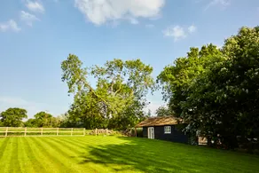 Boutique countryside cabin - Image 2