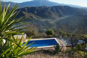 Stunning Apartment & Views, Lovely Pool & Jacuzzi - Image 4