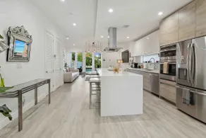 Modern Haven in Paradise w Heated Eco Pool 5B 4B - Image 4