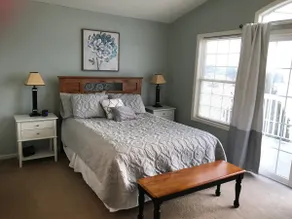 3 floors, sleeps 12, 3.5 baths in Marblehead - Image 2