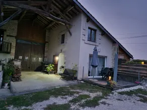 Lovely loft with free parking on site - Image 2