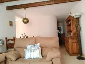 CONFORTABLE, BRIGHT, WELL LOCATED APARTMENT - Image 5
