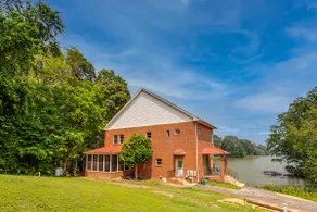 Spacious Lakefront Cottage w/ Private Pier - Image 3